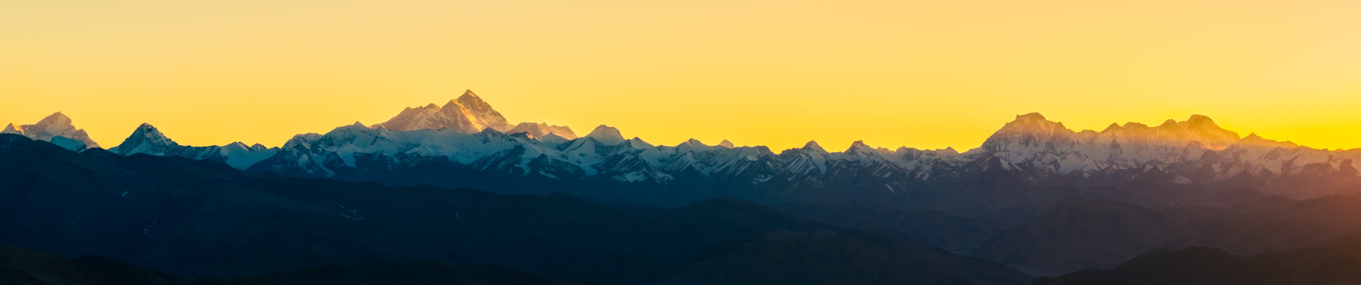自然 · 珠峰日照金山