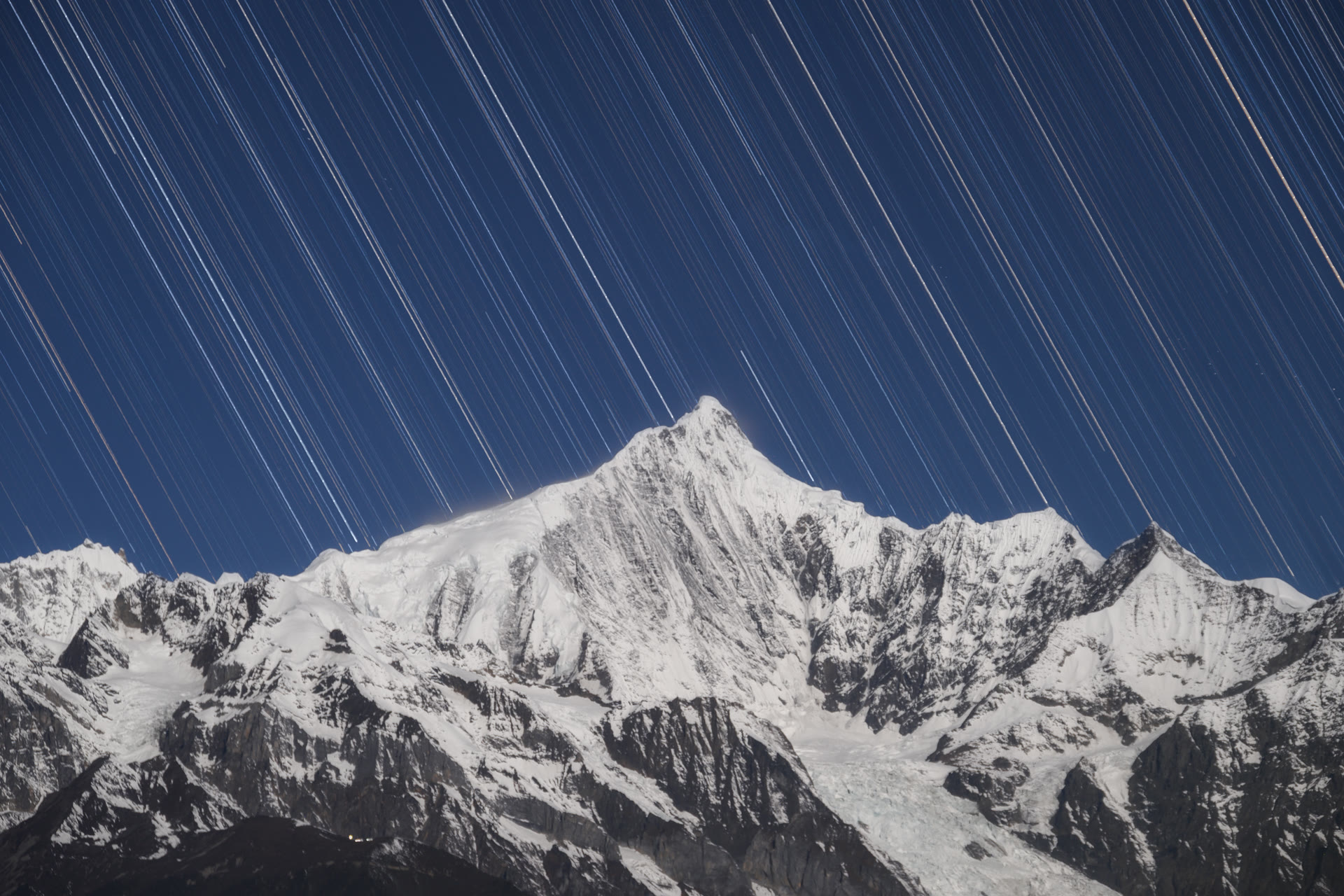 卡瓦格博峰星轨